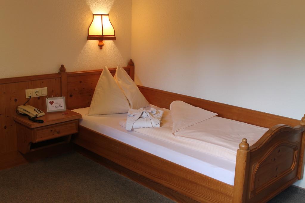 Hotel Restaurant Schwartz Neusiedl am Steinfelde المظهر الخارجي الصورة