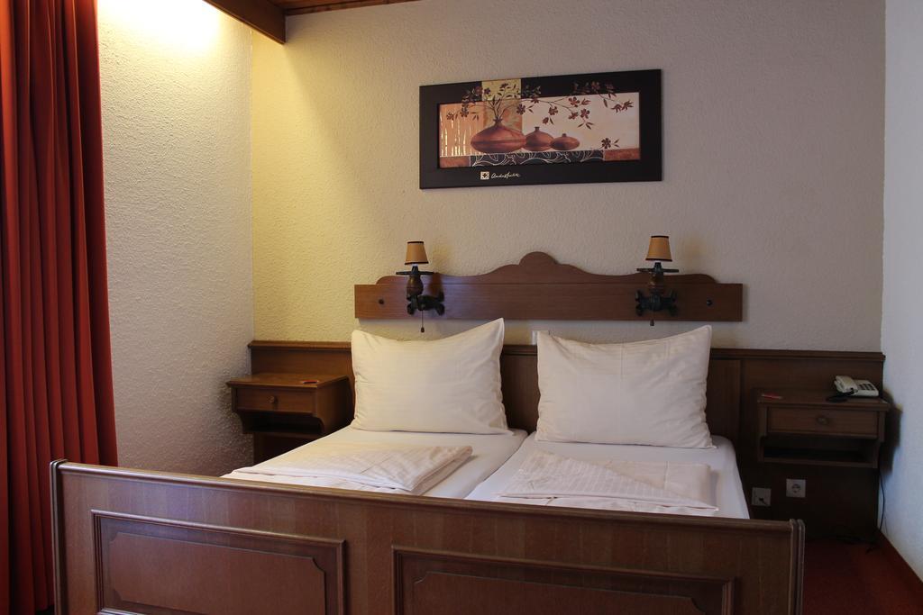 Hotel Restaurant Schwartz Neusiedl am Steinfelde المظهر الخارجي الصورة