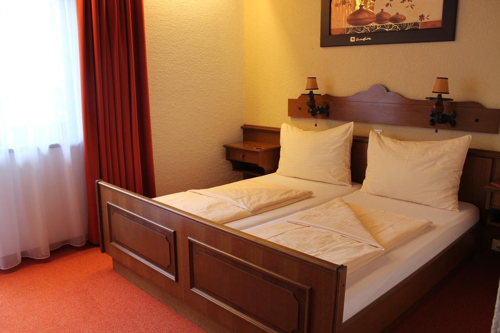 Hotel Restaurant Schwartz Neusiedl am Steinfelde المظهر الخارجي الصورة