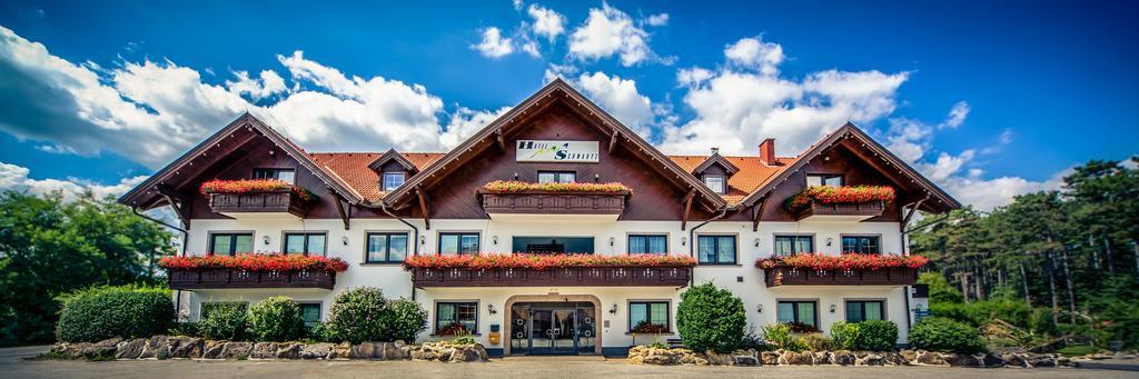 Hotel Restaurant Schwartz Neusiedl am Steinfelde المظهر الخارجي الصورة
