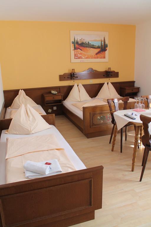 Hotel Restaurant Schwartz Neusiedl am Steinfelde المظهر الخارجي الصورة