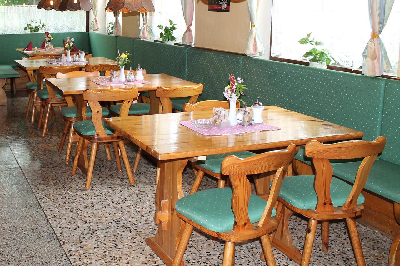 Hotel Restaurant Schwartz Neusiedl am Steinfelde المظهر الخارجي الصورة
