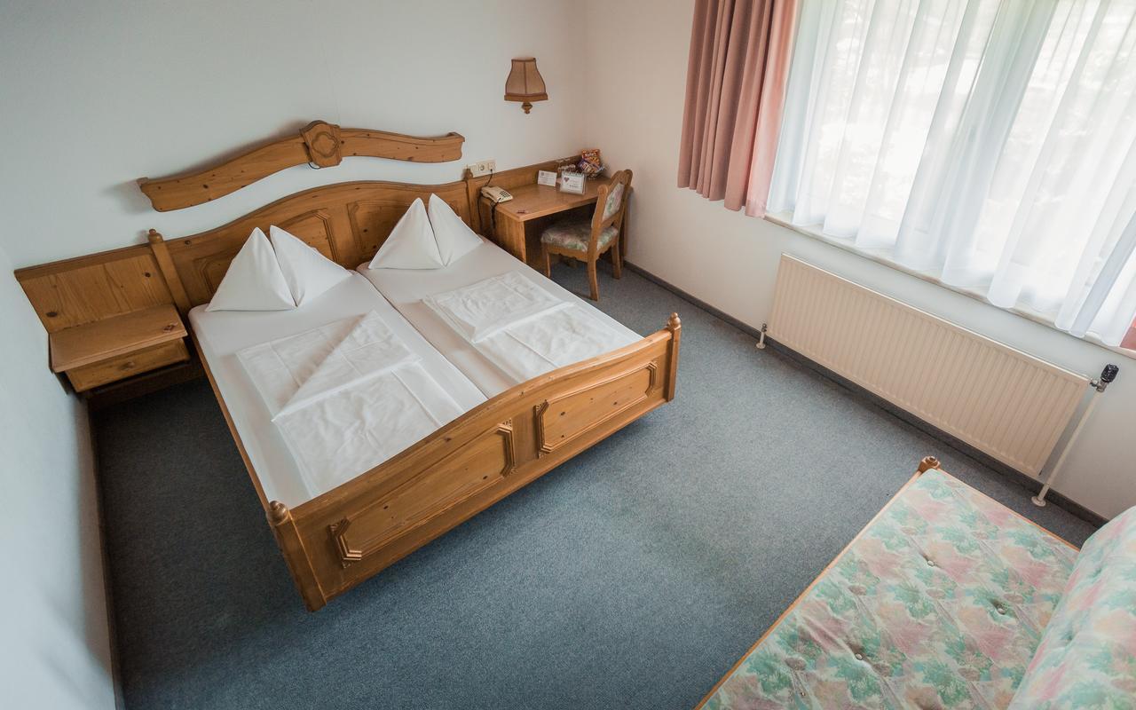 Hotel Restaurant Schwartz Neusiedl am Steinfelde المظهر الخارجي الصورة