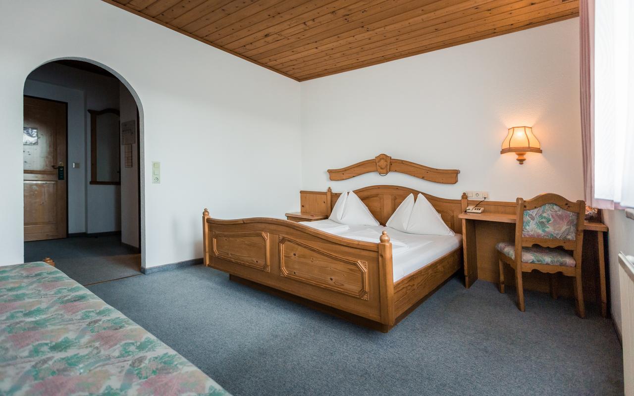 Hotel Restaurant Schwartz Neusiedl am Steinfelde المظهر الخارجي الصورة