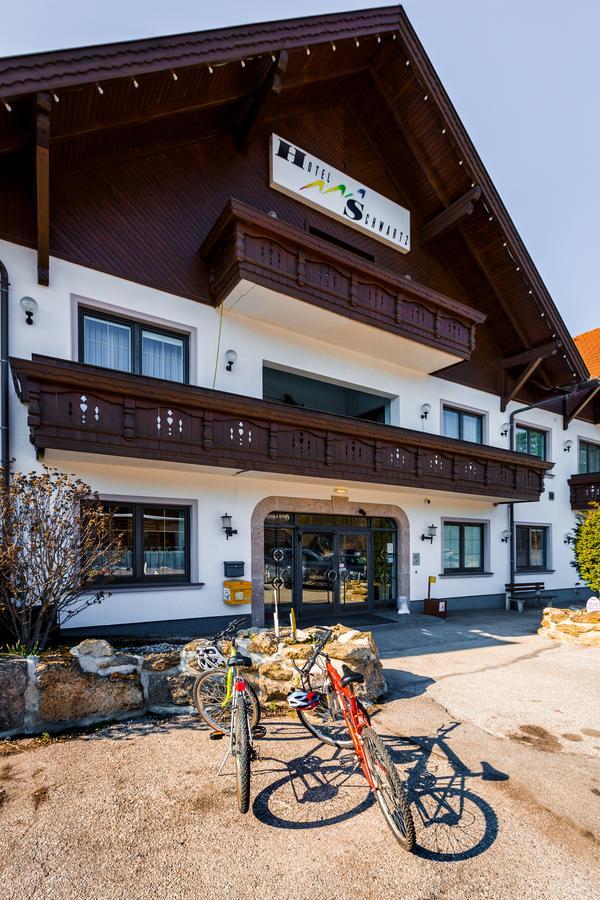 Hotel Restaurant Schwartz Neusiedl am Steinfelde المظهر الخارجي الصورة