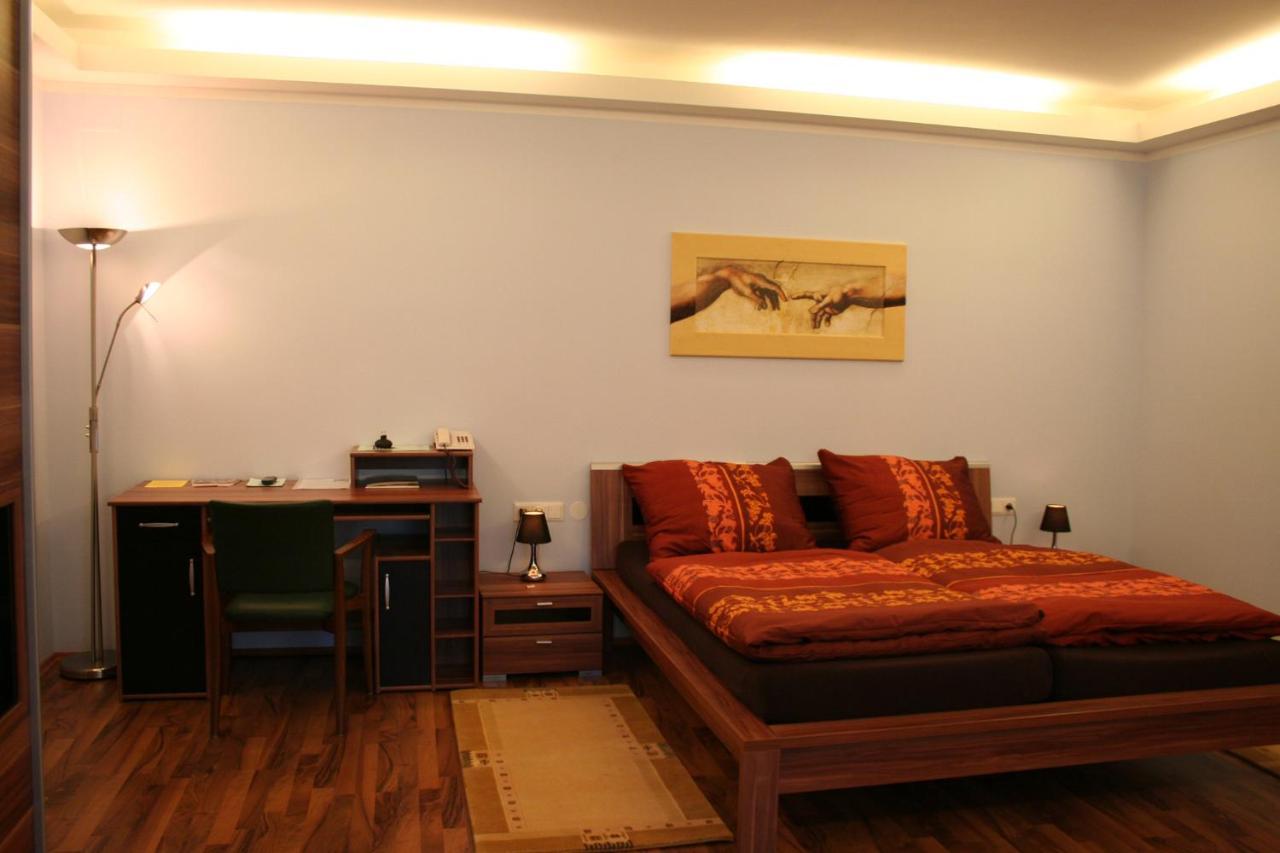 Hotel Restaurant Schwartz Neusiedl am Steinfelde المظهر الخارجي الصورة